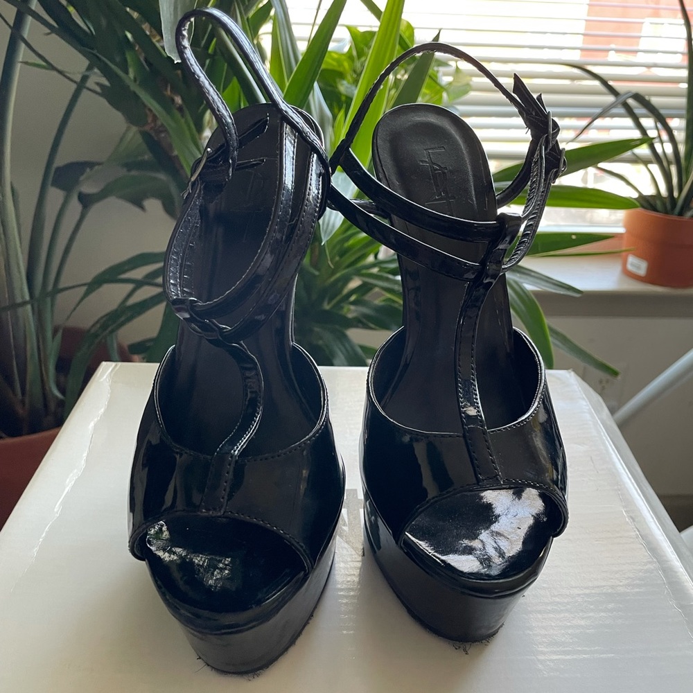 Forever21 black patent leather stilettos - Picture 3 of 4
